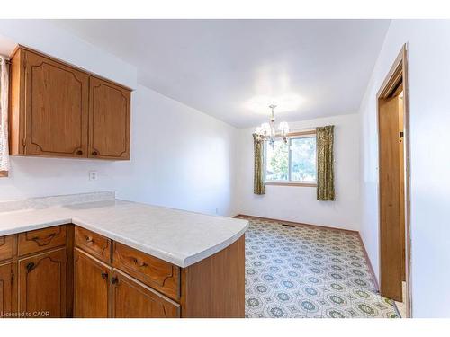 69 Buckingham Drive, Hamilton, ON - Indoor Photo Showing Kitchen