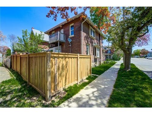 Upper-200 Park Avenue, Brantford, ON - Outdoor