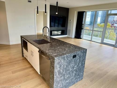 807-2025 Maria Street, Burlington, ON - Indoor Photo Showing Kitchen