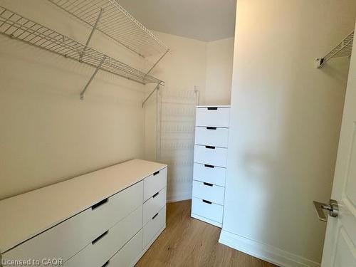 807-2025 Maria Street, Burlington, ON - Indoor