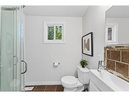 13 Bruce Street, Hamilton, ON - Indoor Photo Showing Bathroom