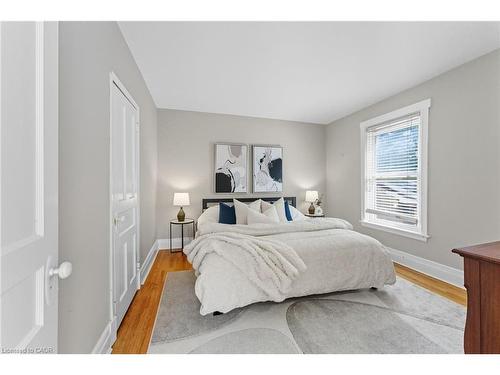 13 Bruce Street, Hamilton, ON - Indoor Photo Showing Bedroom
