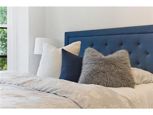 13 Bruce Street, Hamilton, ON - Indoor Photo Showing Bedroom