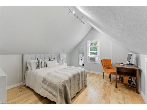 13 Bruce Street, Hamilton, ON - Indoor Photo Showing Bedroom