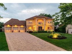 8881 Joseph Court  Niagara Falls, ON L2H 3P1