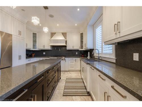 123 Mayfield Drive, Oakville, ON - Indoor Photo Showing Kitchen With Double Sink