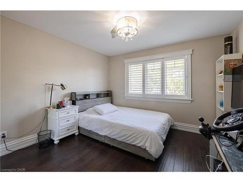 123 Mayfield Drive, Oakville, ON - Indoor Photo Showing Bedroom
