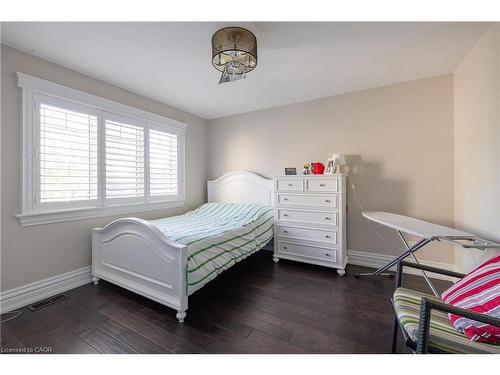 123 Mayfield Drive, Oakville, ON - Indoor Photo Showing Bedroom