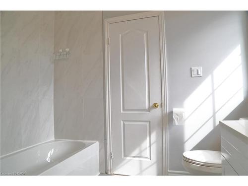 489 Timbercroft Crescent, Waterloo, ON - Indoor Photo Showing Bathroom