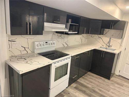 831 Hamilton Street, Cambridge, ON - Indoor Photo Showing Kitchen