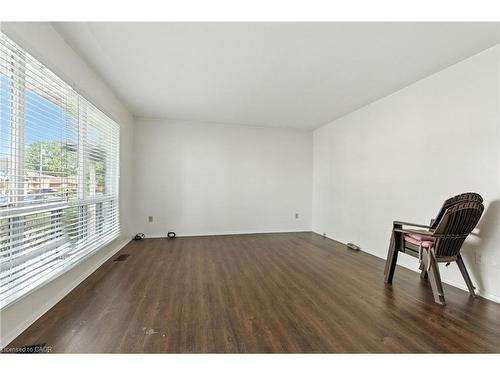 Main-10 Owen Place, Hamilton, ON - Indoor Photo Showing Other Room