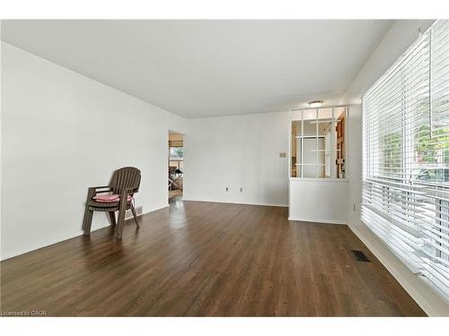 Main-10 Owen Place, Hamilton, ON - Indoor Photo Showing Other Room