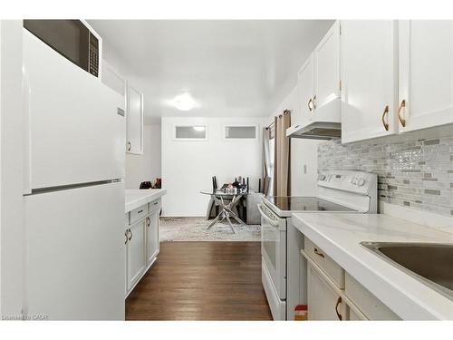 Main-10 Owen Place, Hamilton, ON - Indoor Photo Showing Kitchen