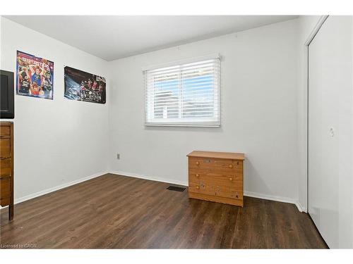 Main-10 Owen Place, Hamilton, ON - Indoor Photo Showing Other Room