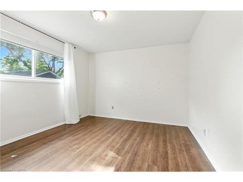 Main-10 Owen Place, Hamilton, ON - Indoor Photo Showing Other Room