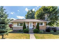 107 Ellis Crescent S Waterloo, ON N2J 2C1