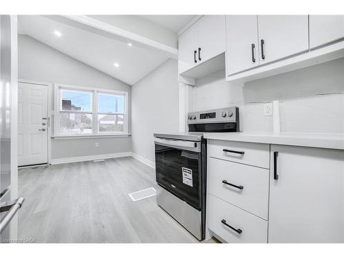 86 Adair Avenue S, Hamilton, ON - Indoor Photo Showing Kitchen
