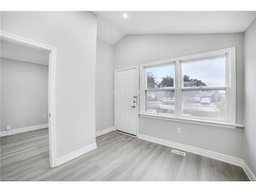 86 Adair Avenue S, Hamilton, ON - Indoor Photo Showing Other Room