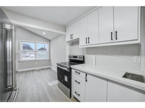 86 Adair Avenue S, Hamilton, ON - Indoor Photo Showing Kitchen