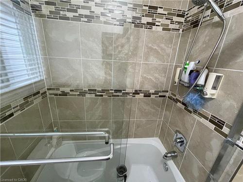 91 Loggers Grove, London, ON - Indoor Photo Showing Bathroom