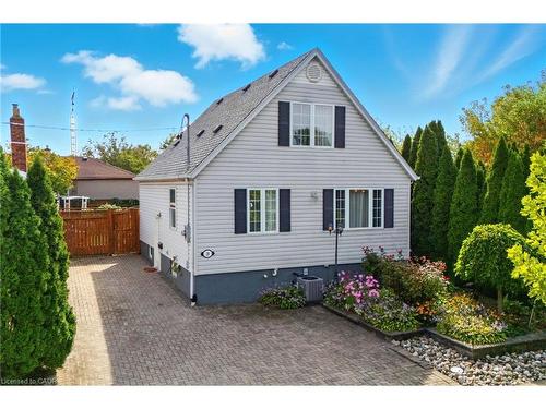 39 Clayburn Avenue  St. Catharines, ON L2P 2T8