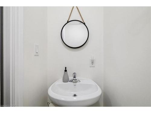 102-70 Stewart Street, Oakville, ON - Indoor Photo Showing Bathroom