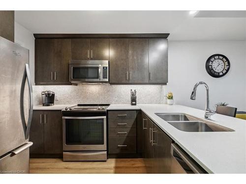 102-70 Stewart Street, Oakville, ON - Indoor Photo Showing Kitchen With Double Sink With Upgraded Kitchen