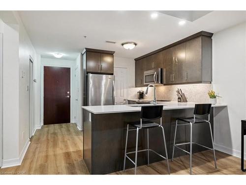 102-70 Stewart Street, Oakville, ON - Indoor Photo Showing Kitchen With Upgraded Kitchen