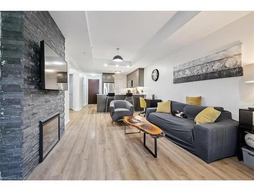 102-70 Stewart Street, Oakville, ON - Indoor Photo Showing Living Room With Fireplace