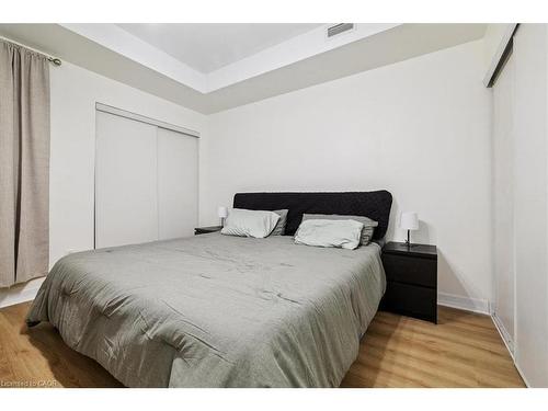 102-70 Stewart Street, Oakville, ON - Indoor Photo Showing Bedroom