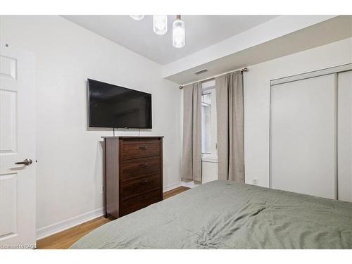 102-70 Stewart Street, Oakville, ON - Indoor Photo Showing Bedroom