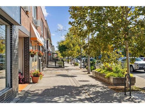 102-70 Stewart Street, Oakville, ON - Outdoor