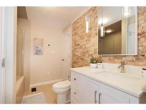 50 Holly Trail, Puslinch, ON - Indoor Photo Showing Bathroom