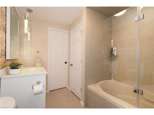 50 Holly Trail, Puslinch, ON - Indoor Photo Showing Bathroom