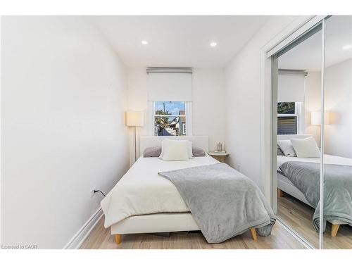 97 East 31St Street, Hamilton, ON - Indoor Photo Showing Bedroom