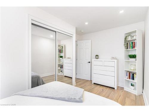 97 East 31St Street, Hamilton, ON - Indoor Photo Showing Bedroom