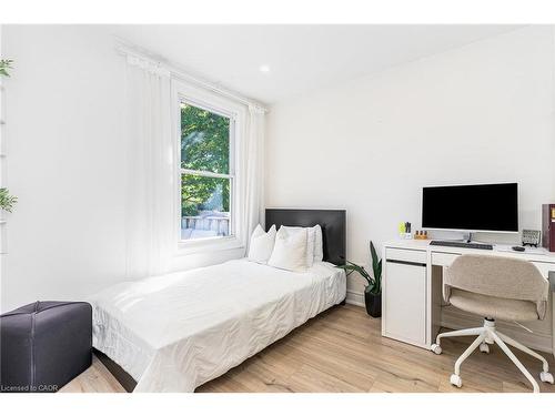 97 East 31St Street, Hamilton, ON - Indoor Photo Showing Bedroom