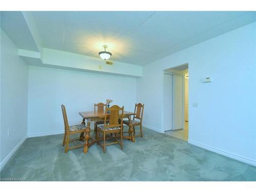 102-600 Silverbirch Boulevard, Hamilton, ON - Indoor Photo Showing Dining Room