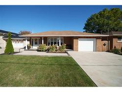 662 Mohawk Road W Hamilton, ON L9C 1X8