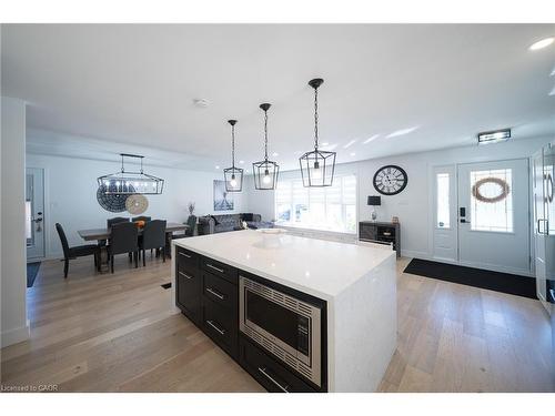 662 Mohawk Road W, Hamilton, ON - Indoor Photo Showing Kitchen