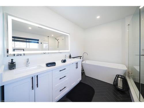 662 Mohawk Road W, Hamilton, ON - Indoor Photo Showing Bathroom