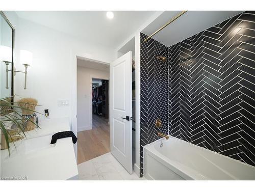 662 Mohawk Road W, Hamilton, ON - Indoor Photo Showing Bathroom