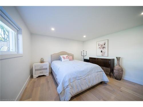 662 Mohawk Road W, Hamilton, ON - Indoor Photo Showing Bedroom