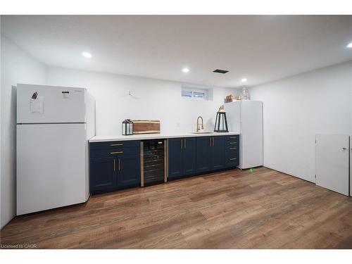 662 Mohawk Road W, Hamilton, ON - Indoor Photo Showing Kitchen