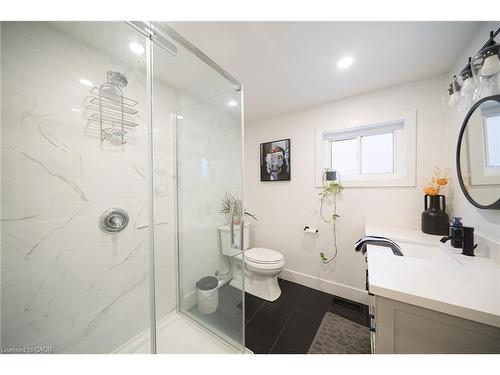 662 Mohawk Road W, Hamilton, ON - Indoor Photo Showing Bathroom