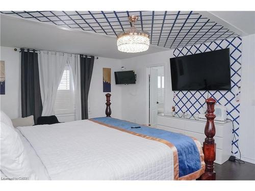 11 Aitken Court, Fergus, ON - Indoor Photo Showing Bedroom