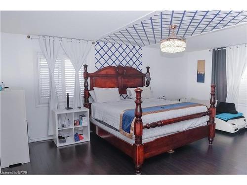 11 Aitken Court, Fergus, ON - Indoor Photo Showing Bedroom