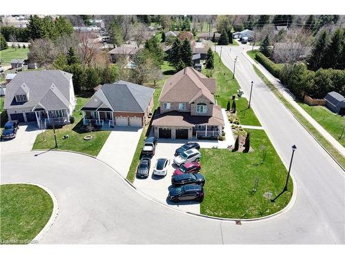 11 Aitken Court, Fergus, ON - Outdoor