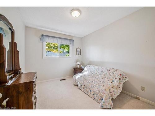 207 Laurentian Drive, Kitchener, ON - Indoor Photo Showing Bedroom