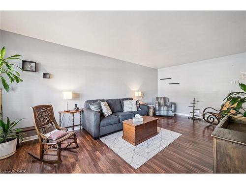 207 Laurentian Drive, Kitchener, ON - Indoor Photo Showing Living Room